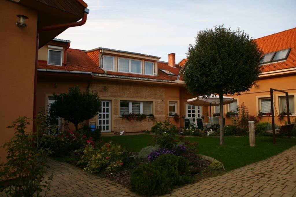 Teubel Apartman 2 Székesfehérvár المظهر الخارجي الصورة
